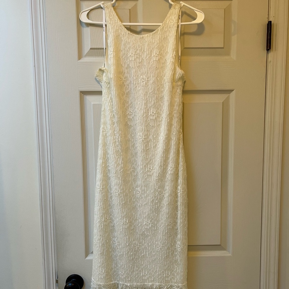 White dress, worn once. Great condition